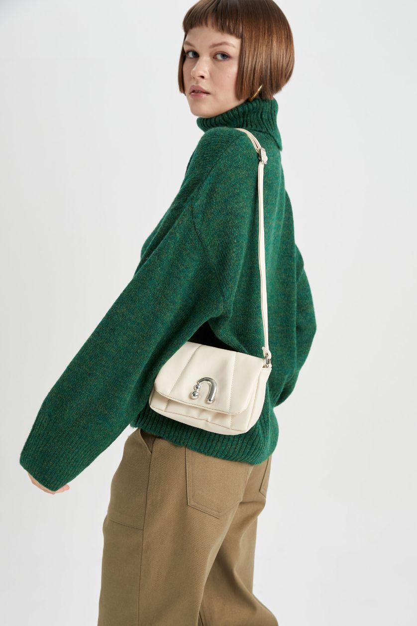 Kadın Bej Kadın Toka Detaylı Suni Deri Çapraz Çanta