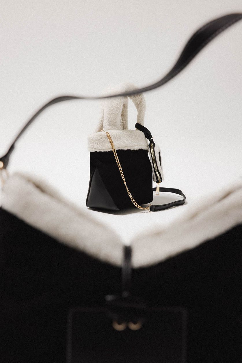 Kadın Siyah Kadın Teddy Detaylı Süet El Çantası