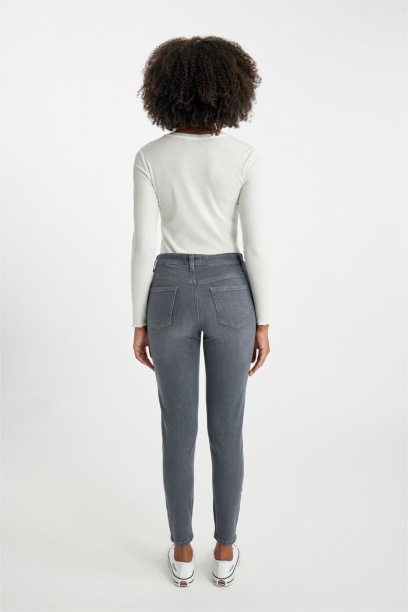 حريمي رمادي بنطلون جينز سكيني فيت بخصر عادي