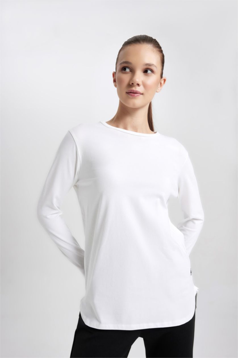 حريمي أبيض تيشيرت رياضي كم طويل قصة طويلة