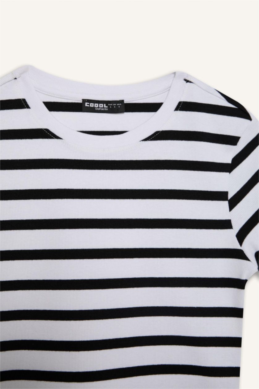 Kadın Siyah Fitted Crop Çizgili Ribana Kısa Kollu Tişört