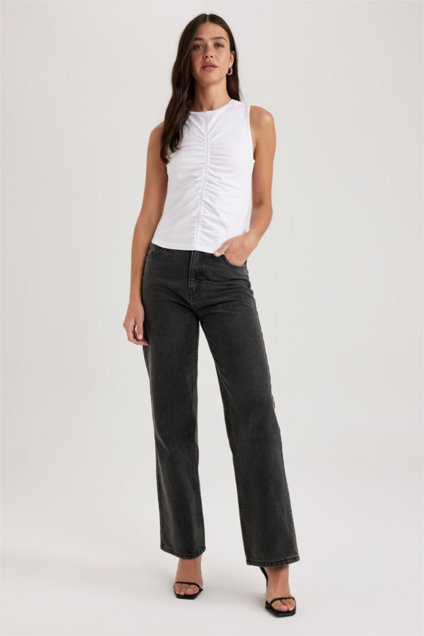 Woman White Slim Fit Crew Neck Undershirt