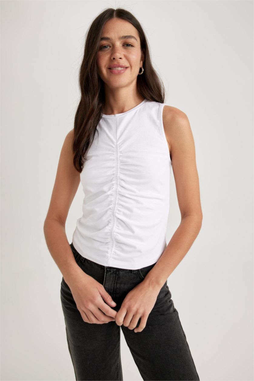 Woman White Slim Fit Crew Neck Undershirt