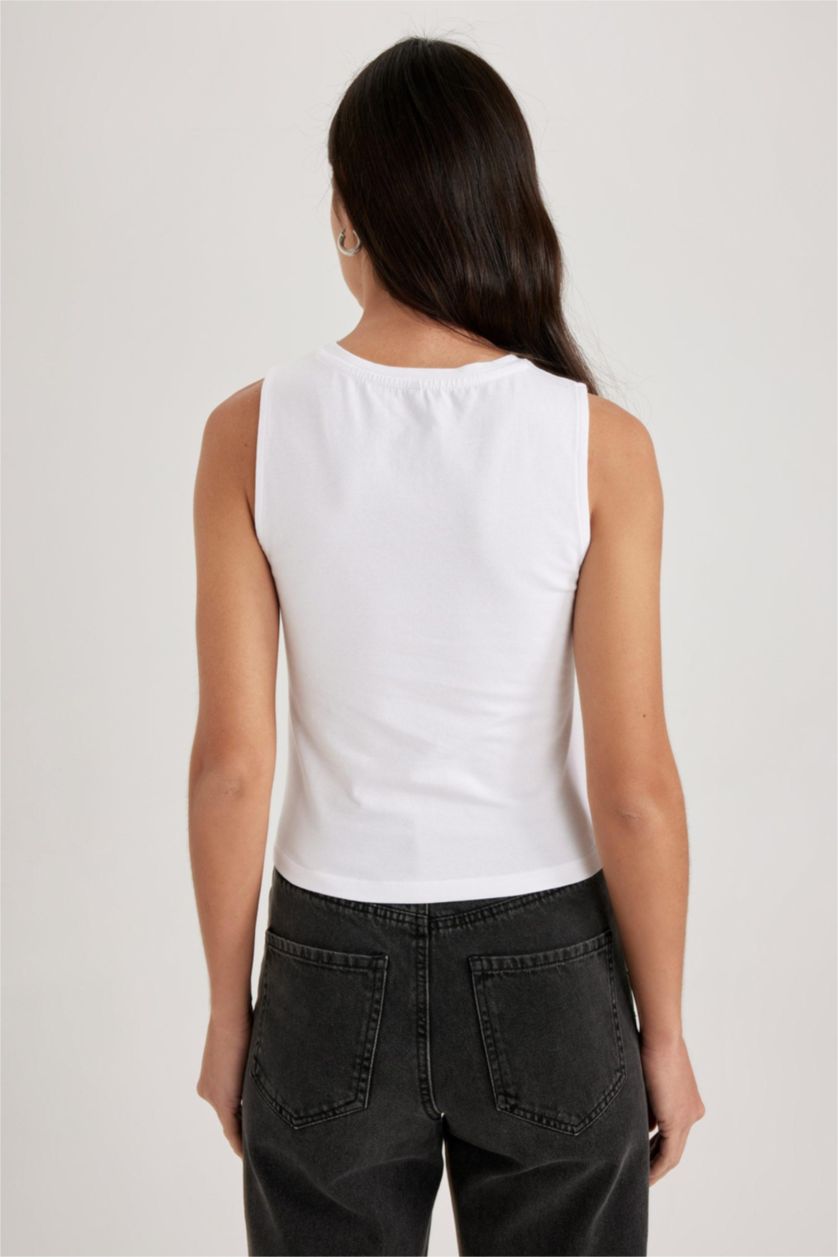 Woman White Slim Fit Crew Neck Undershirt