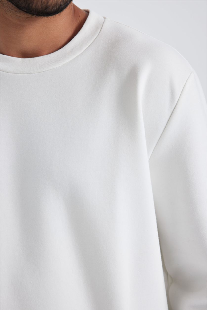 MAN White Modern Fit Crew Neck Zipper Pocket Sweatshirt