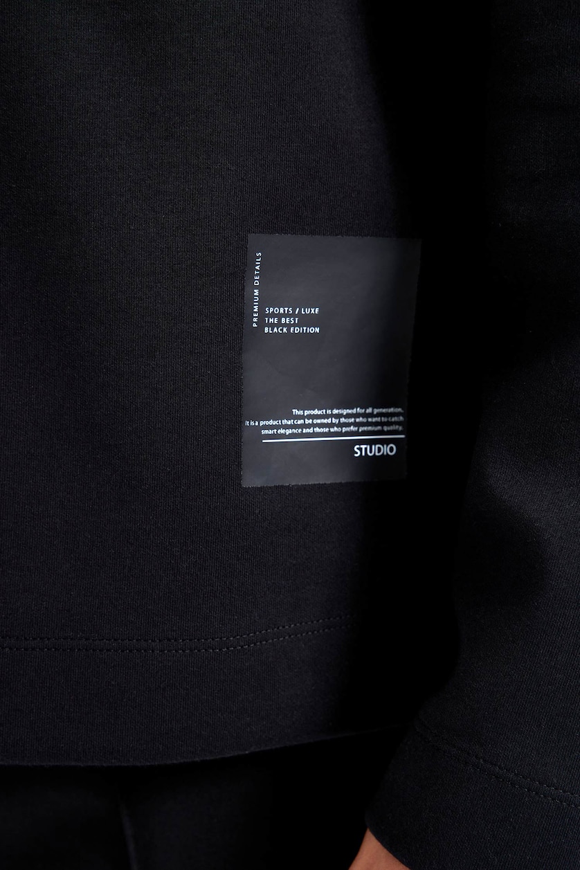 Man Black Modern Fit Sweatshirt