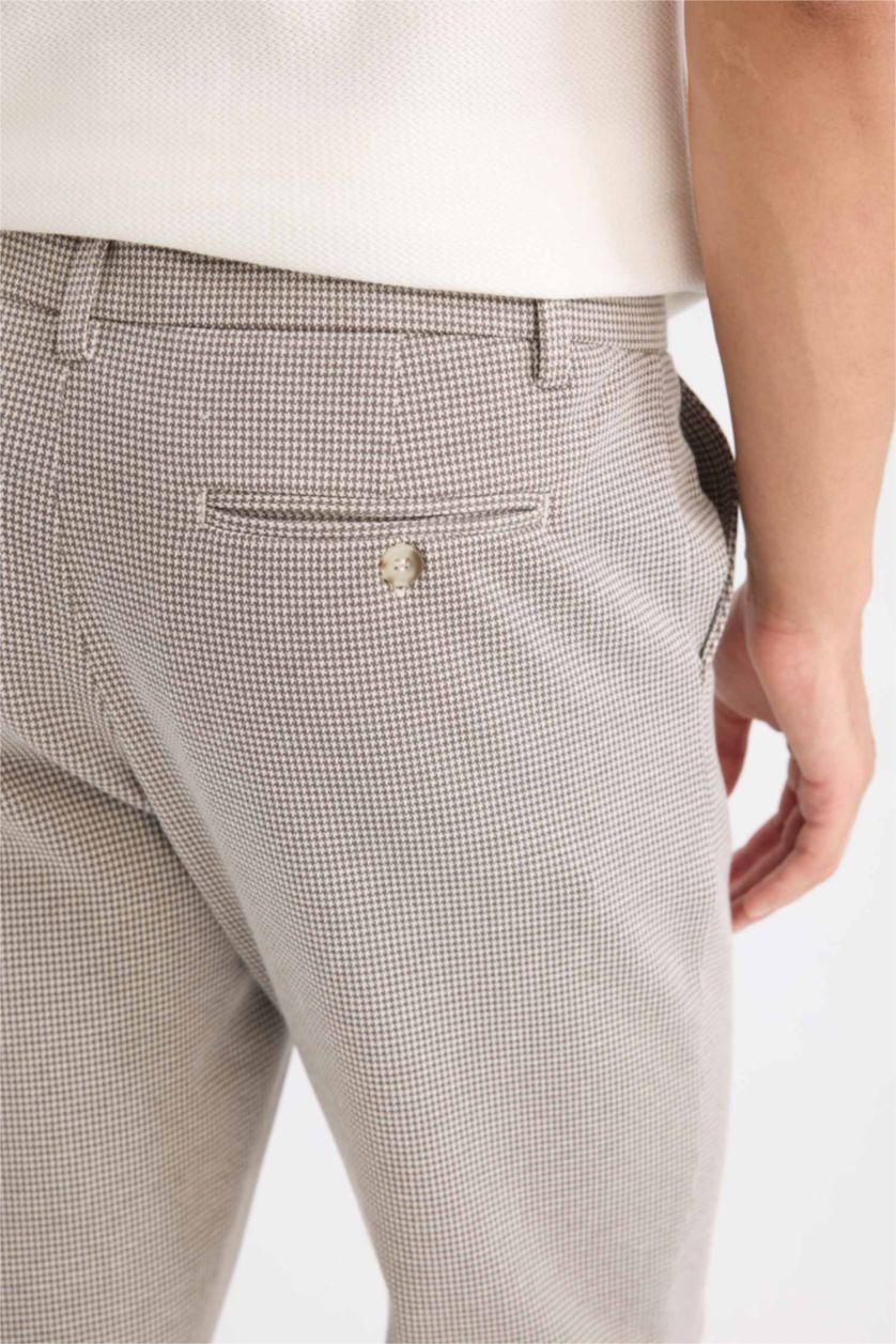 Мужчины Слоновая кость Брюки стандартного кроя с карманами из габардина