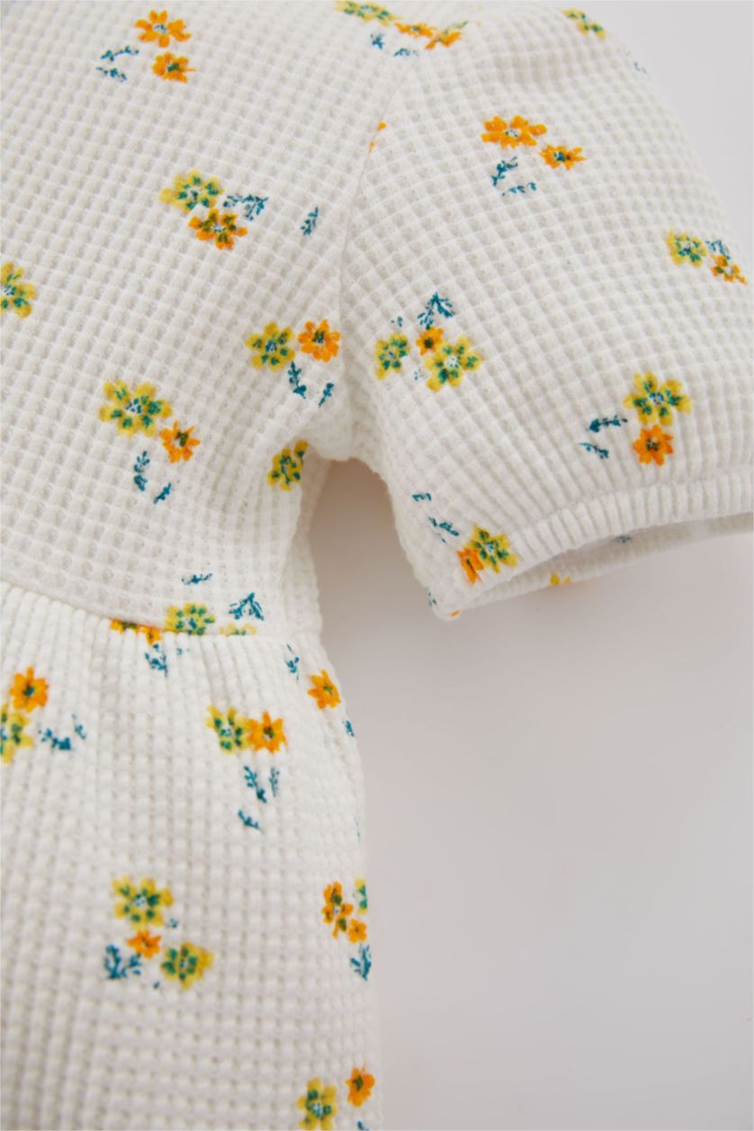 طفلة صغيرة بيج فاتح فستان بناتي فلورال بقصة عادية