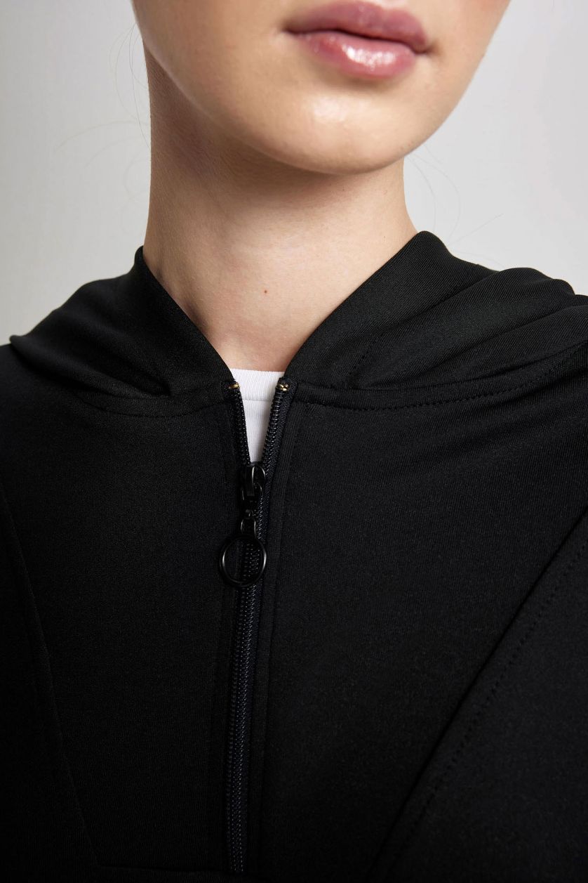 حريمي أسود سويت شيرت رياضي بطبعة شعار قصة طويلة