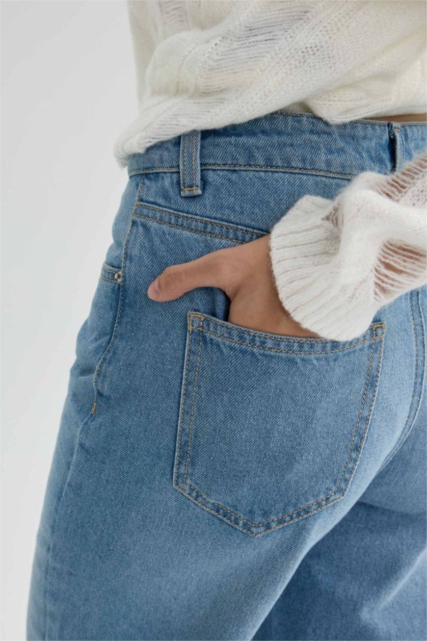 نساء نيلي فاتح بنطلون جينز وايد ليج برجل عريض بفتحة من الساق