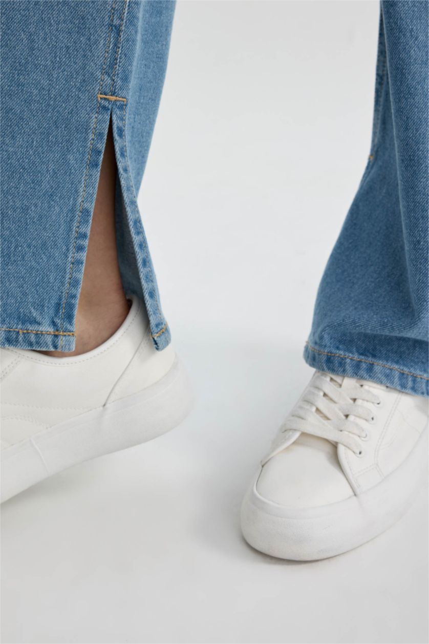 نساء نيلي فاتح بنطلون جينز وايد ليج برجل عريض بفتحة من الساق