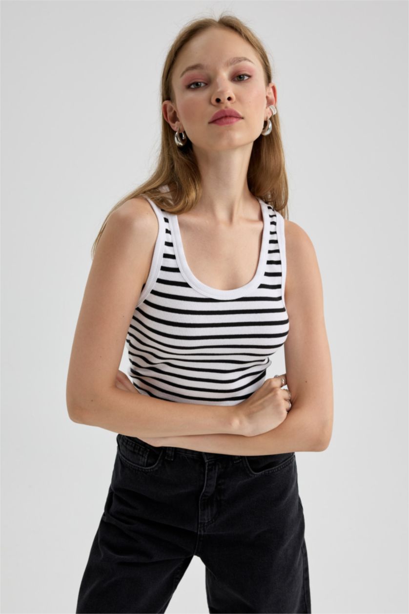 حريمي أسود تانك توب مضلع بياقة U