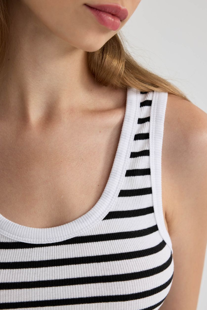 حريمي أسود تانك توب مضلع بياقة U