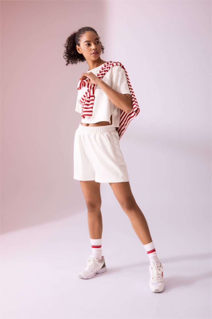 Kadın Ekru Standart Fıt Şort