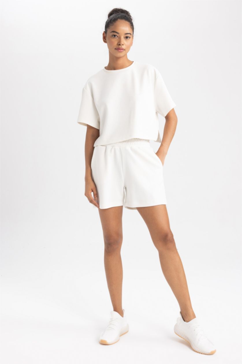 Kadın Ekru Standart Fıt Şort