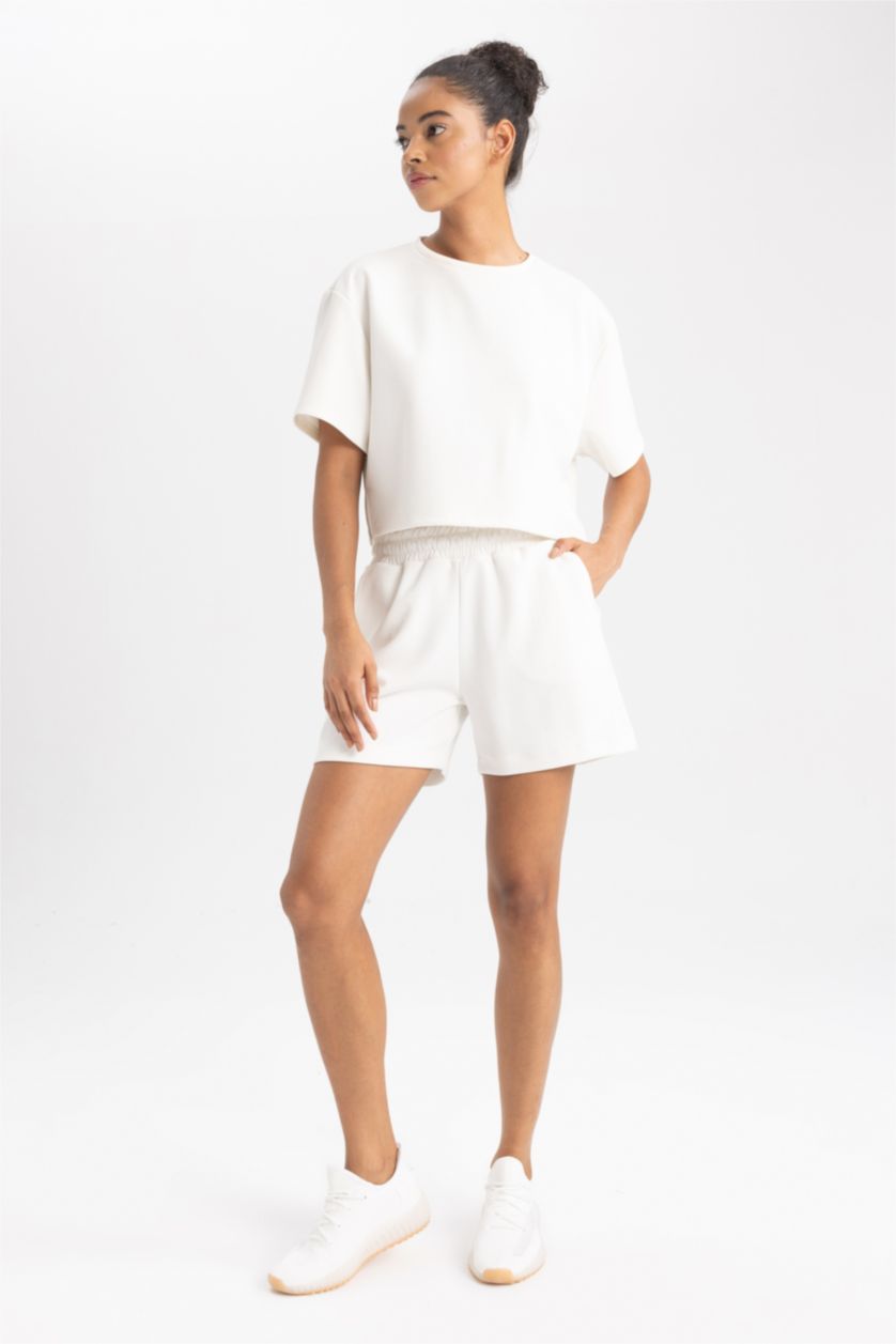 Kadın Ekru Standart Fıt Şort