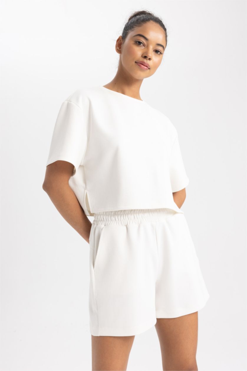 Kadın Ekru Standart Fıt Şort