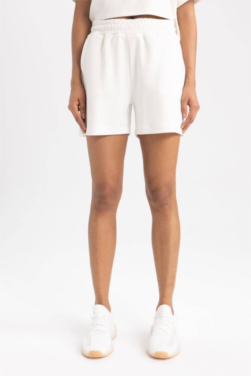 Kadın Ekru Standart Fıt Şort