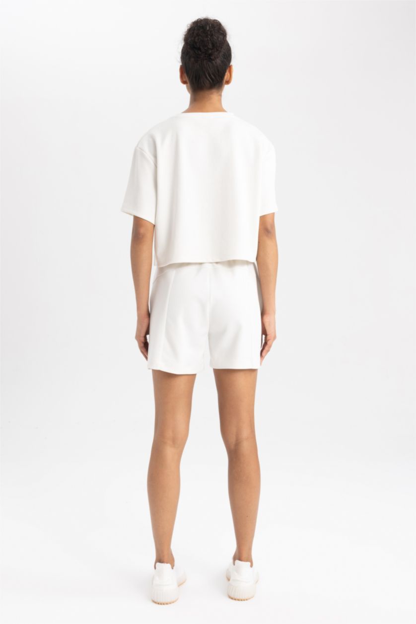 Kadın Ekru Standart Fıt Şort