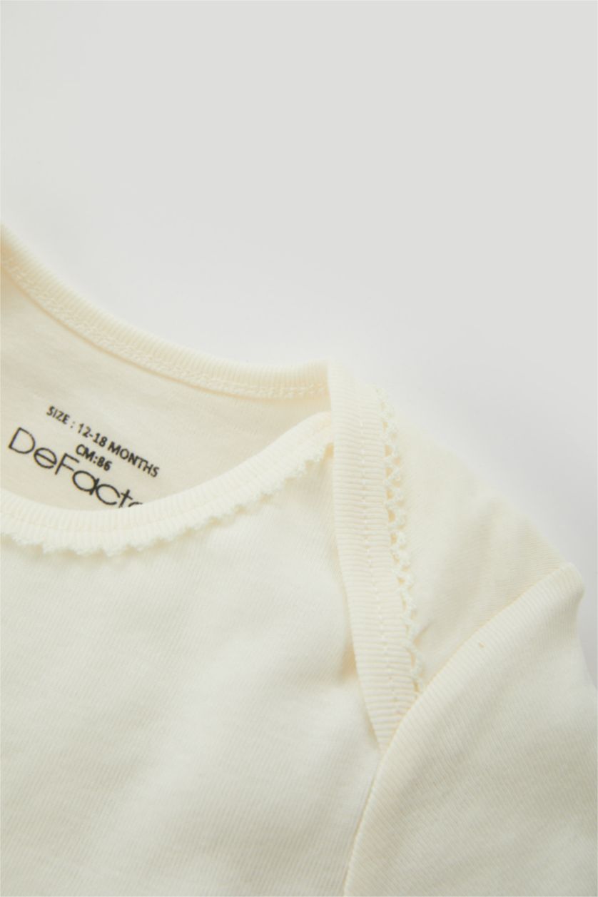 طفلة صغيرة بيج فاتح سالوبيت نص كم بيبي بناتي مضلع بياقة ظرف من قطعتين