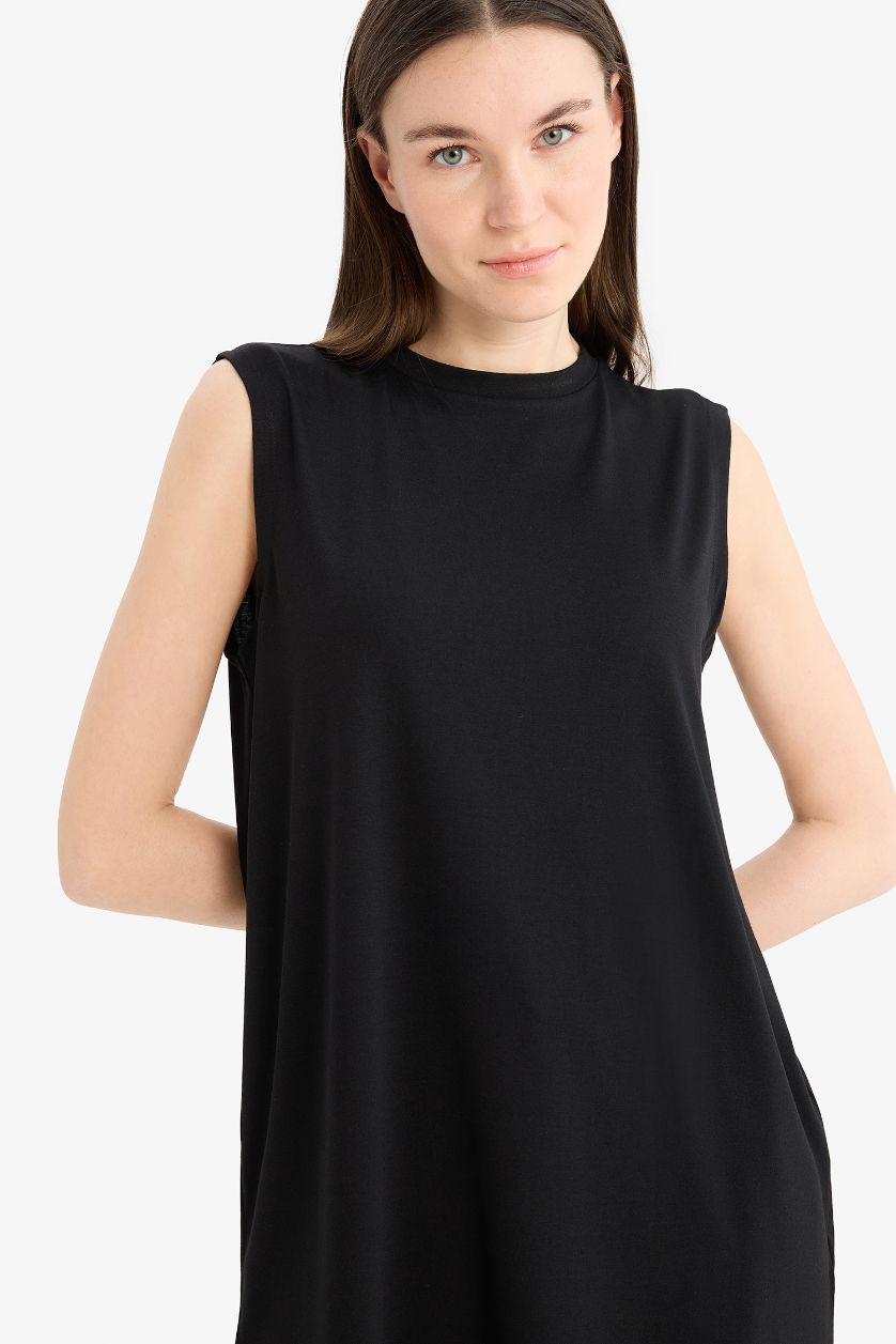 Kadın Siyah Regular Fit Bisiklet Yaka Basic Düz Kolsuz Tesettür Tişört Tunik