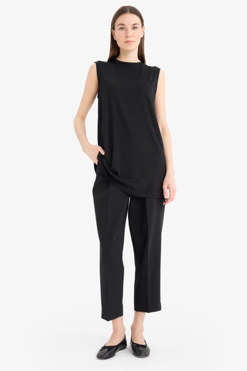 Kadın Siyah Regular Fit Bisiklet Yaka Basic Düz Kolsuz Tesettür Tişört Tunik