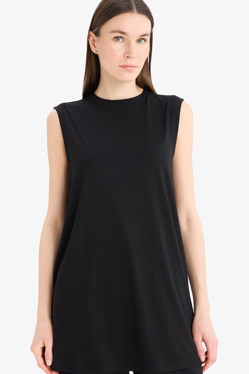 Kadın Siyah Regular Fit Bisiklet Yaka Basic Düz Kolsuz Tesettür Tişört Tunik