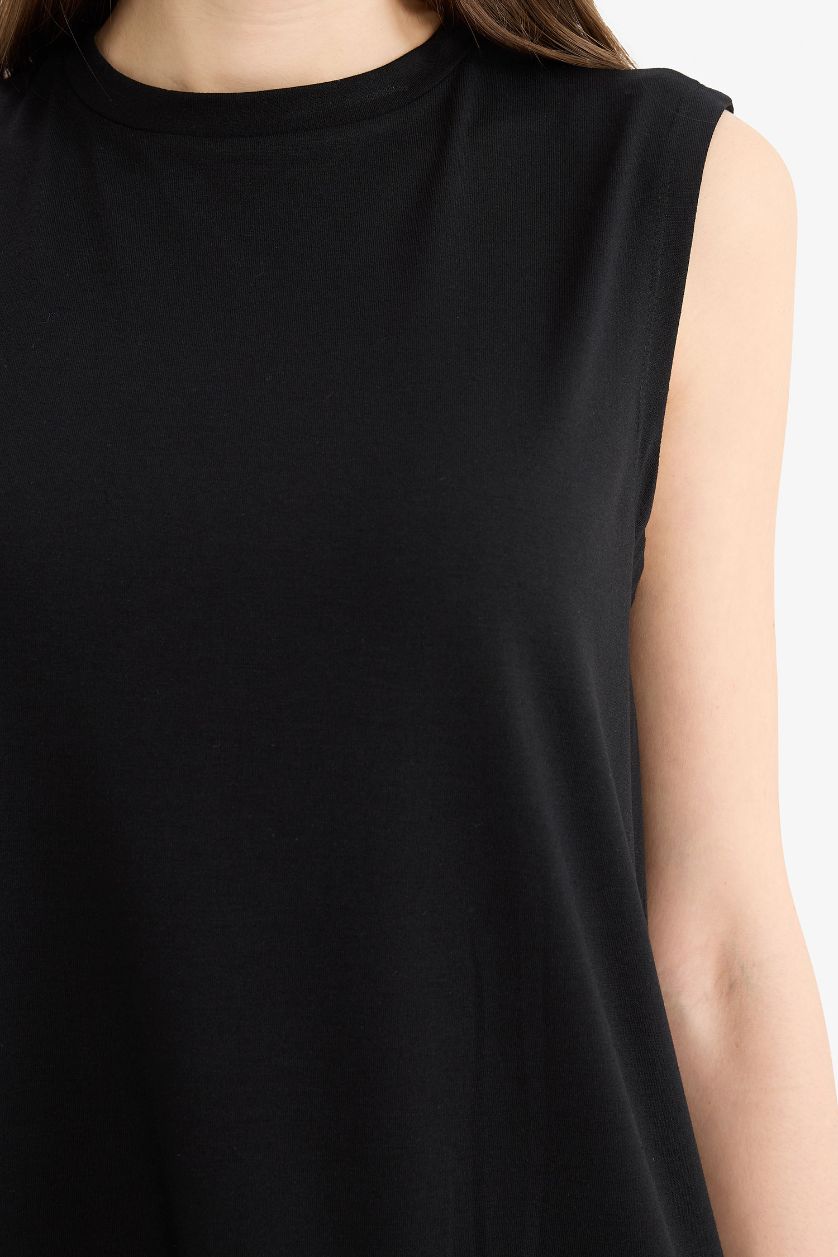 Kadın Siyah Regular Fit Bisiklet Yaka Basic Düz Kolsuz Tesettür Tişört Tunik