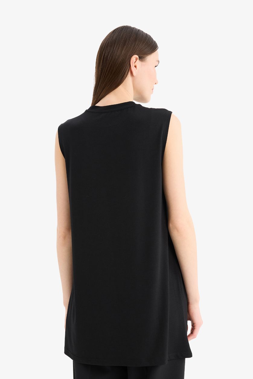 Kadın Siyah Regular Fit Bisiklet Yaka Basic Düz Kolsuz Tesettür Tişört Tunik