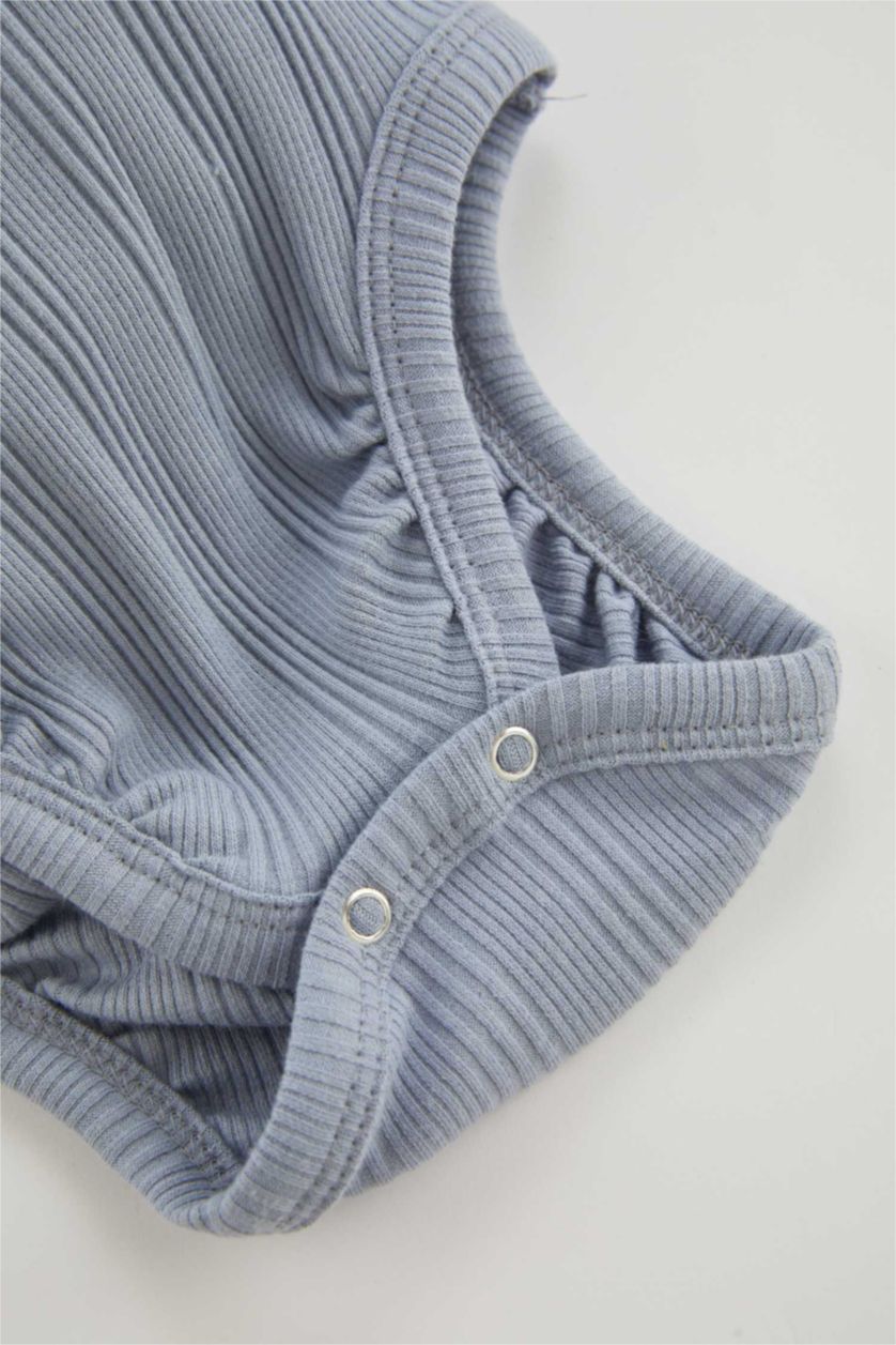 طفلة صغيرة بيج فاتح سالوبيت بيبي اولادي مضلع - قطعتين