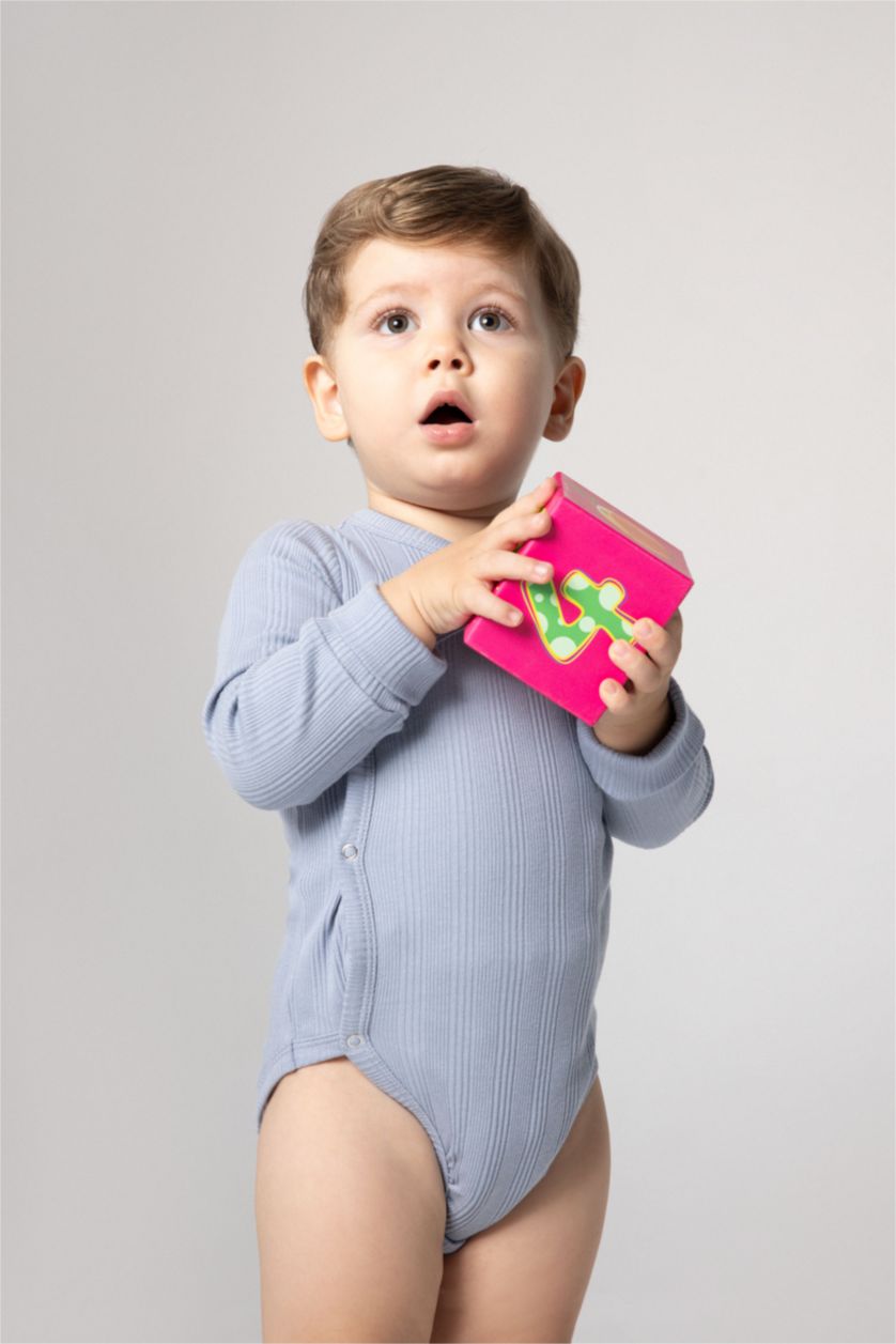 طفلة صغيرة بيج فاتح سالوبيت بيبي اولادي مضلع - قطعتين