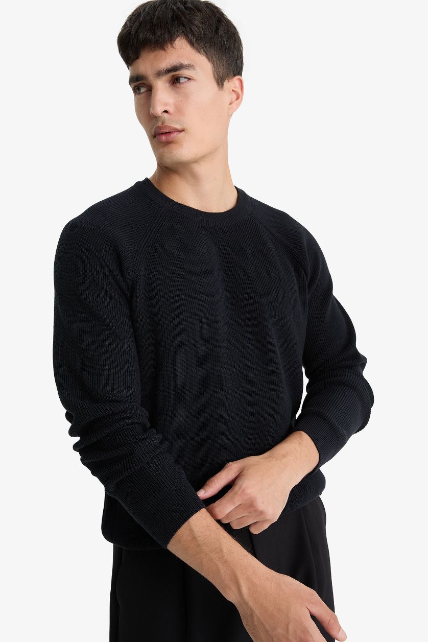 MAN NAVY Standard Fit Crew Neck Knitwear Pullover
