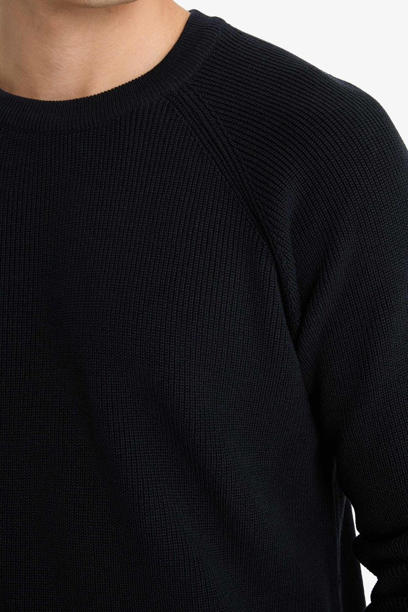 MAN NAVY Standard Fit Crew Neck Knitwear Pullover