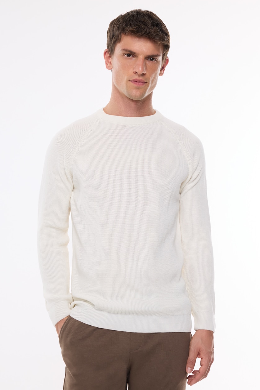 Man Ecru Standard Fit Basic Crew Neck Long Sleeve Knit Pullover