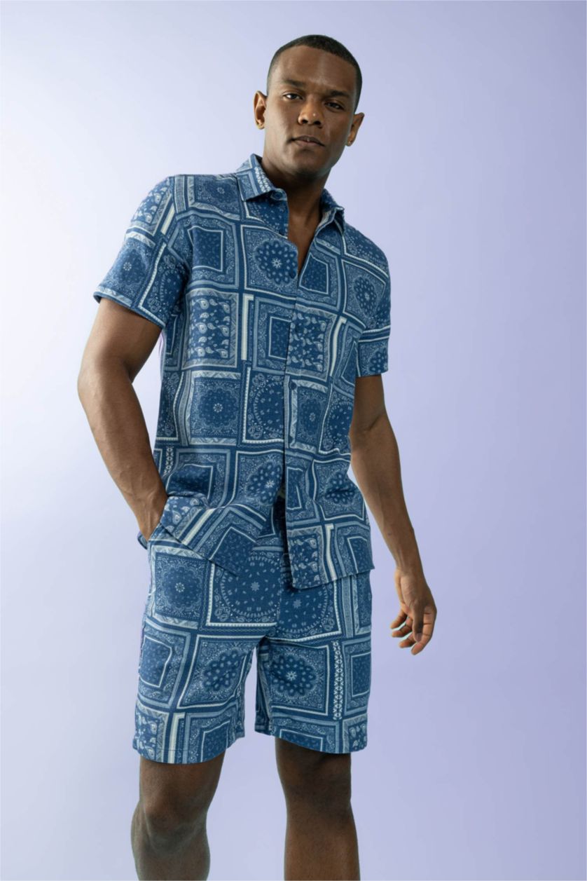 Ерлер индиго қалыпты пішім басып шығарылған Қысқа жеңді жейде