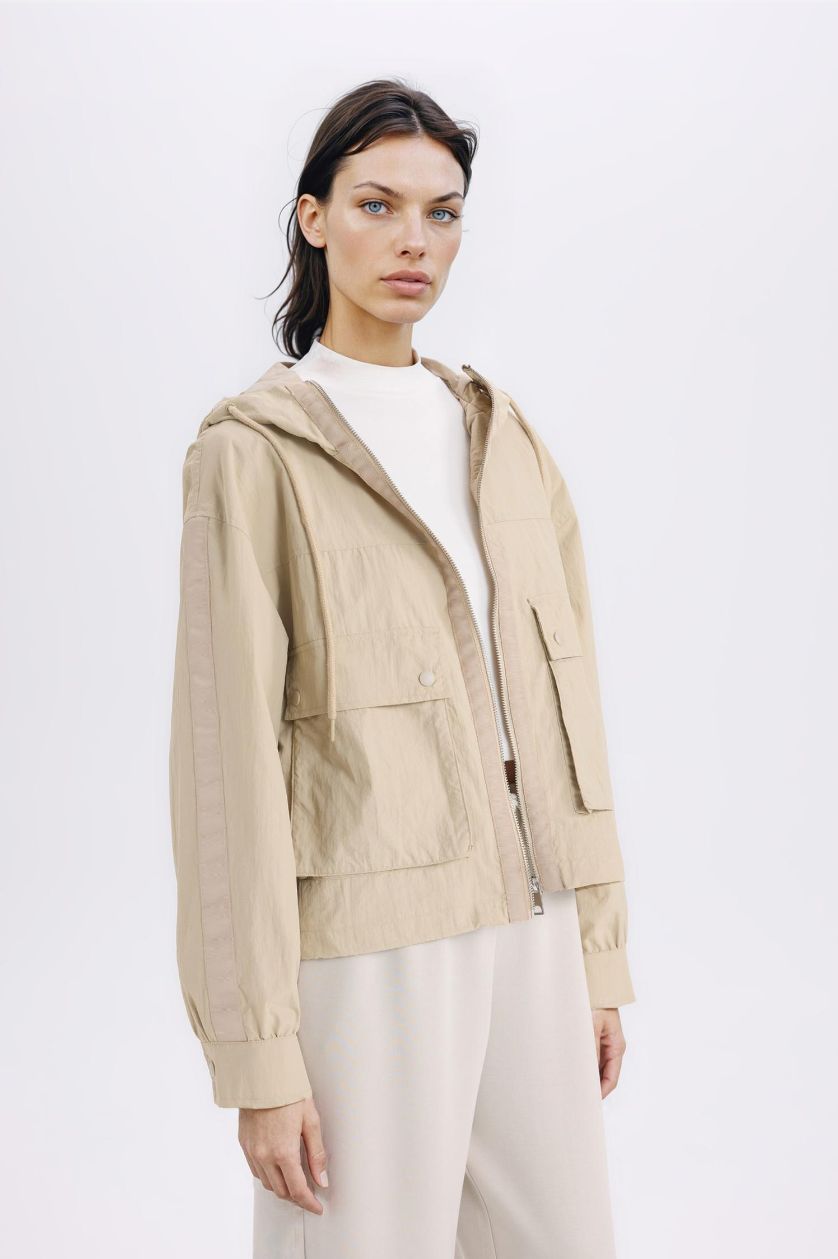FEMME Beige Jacket à capuche oversize imperméable léger et fermeture zip