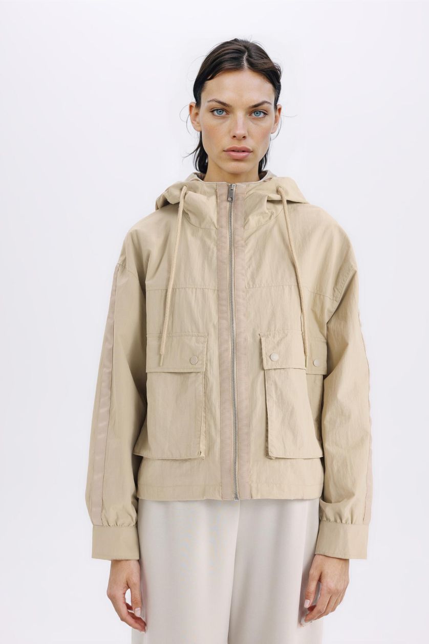 FEMME Beige Jacket à capuche oversize imperméable léger et fermeture zip