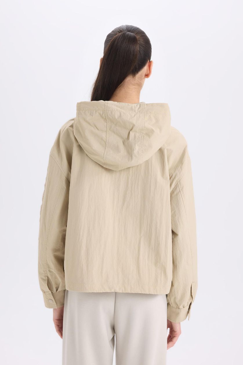 FEMME Beige Jacket à capuche oversize imperméable léger et fermeture zip