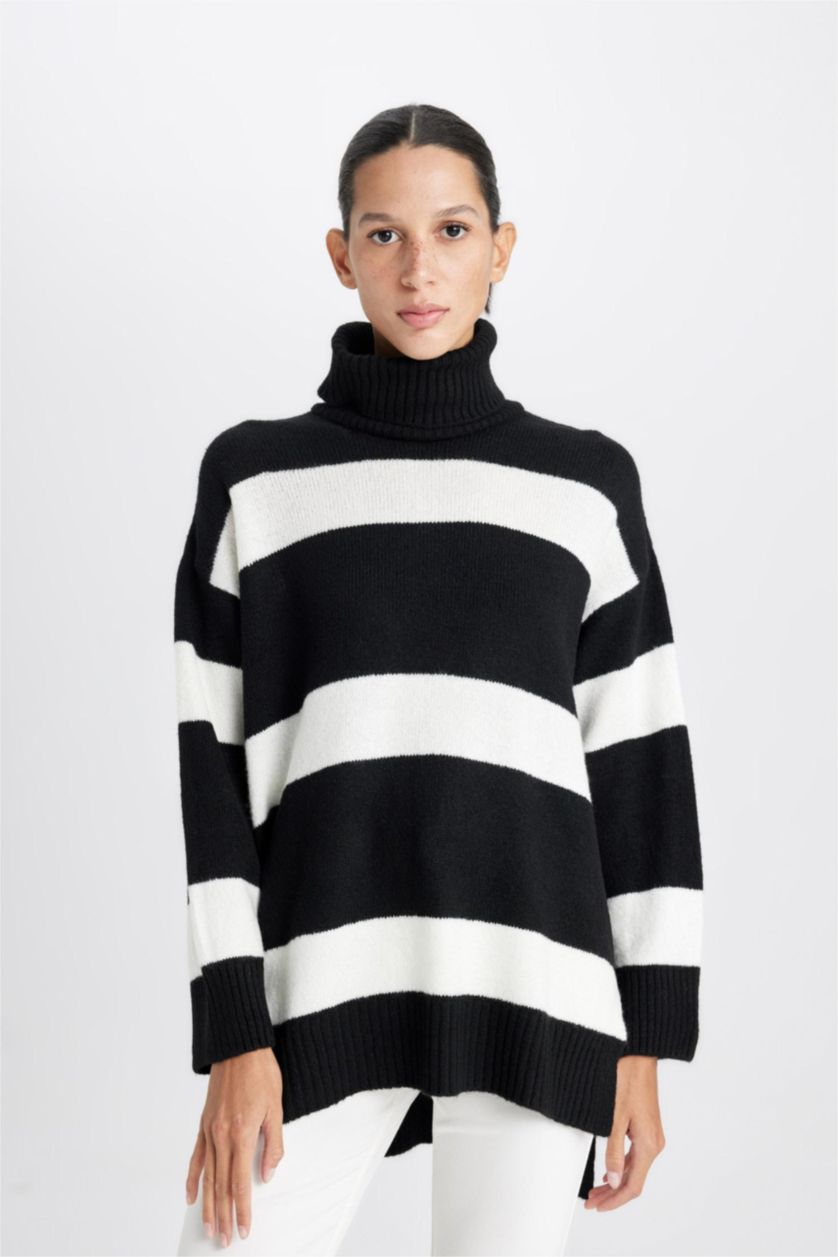 Women Black Relax Fit Tunic