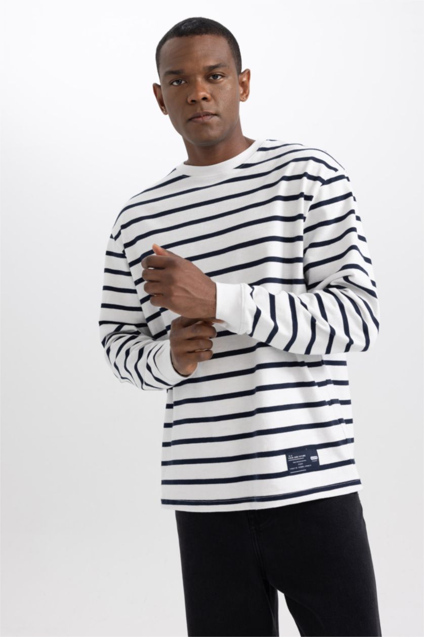 رجال بيج فاتح سويت شيرت مخطط قصة مريحة بياقة مستديرة