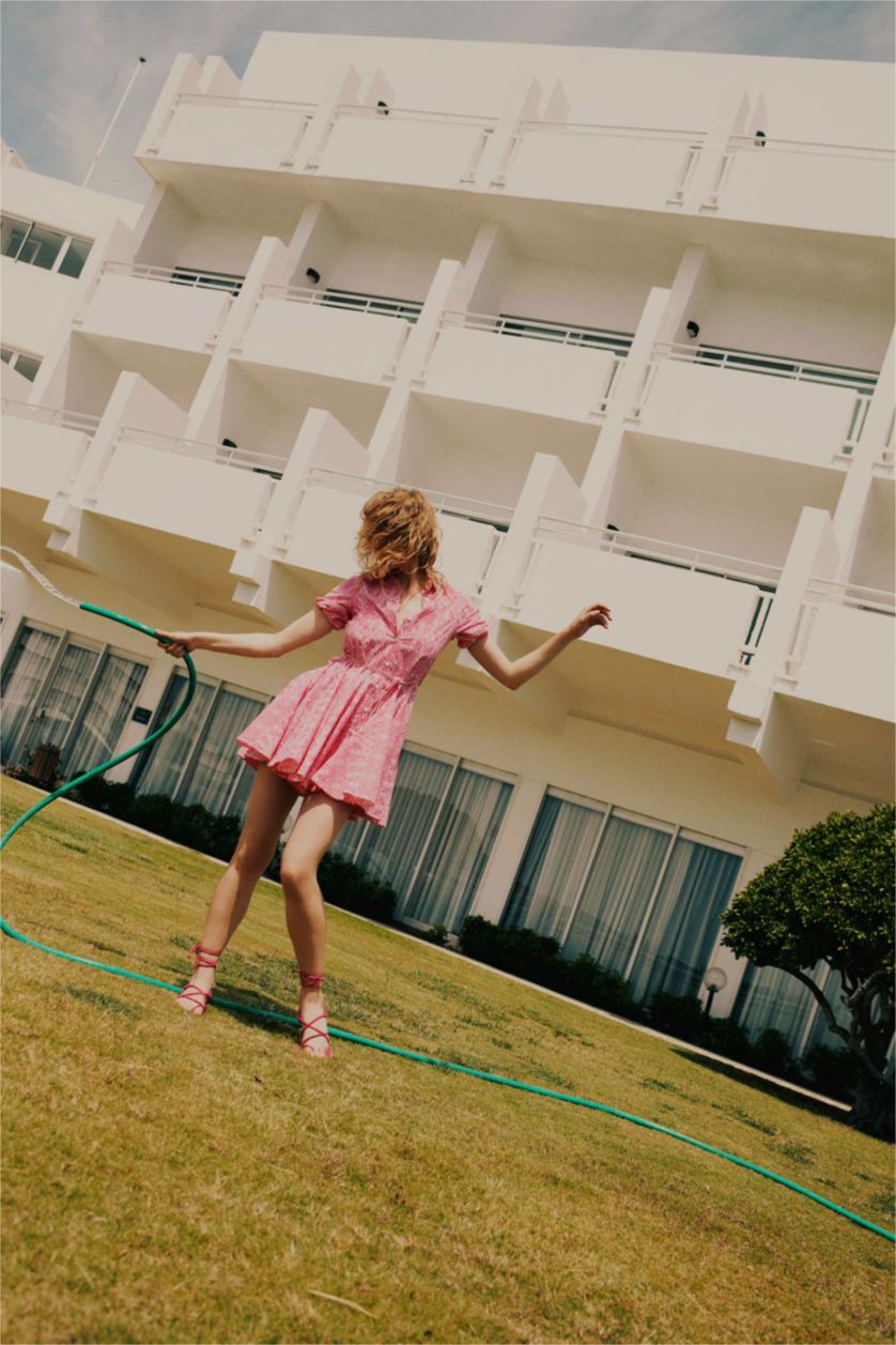 FEMME Rose Mini Robe Tissée À Manches Courtes Col De Chemise