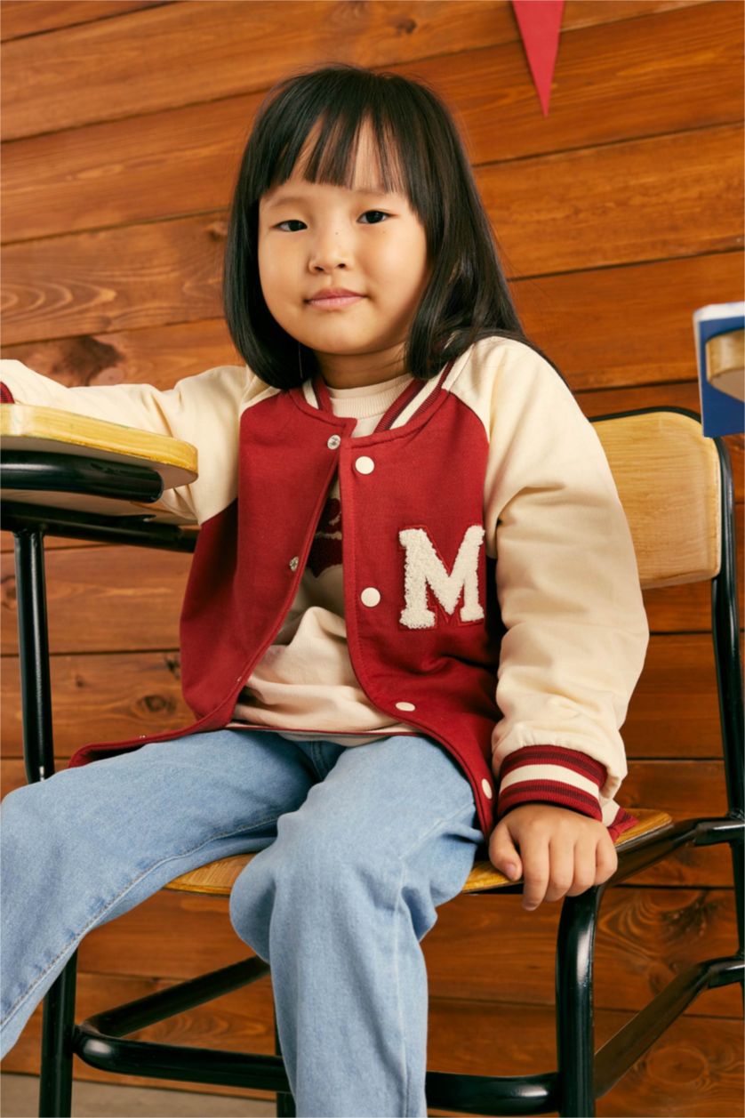 طفلة صغيرة خمري كارديجان بومبر بناتي قصة عادية