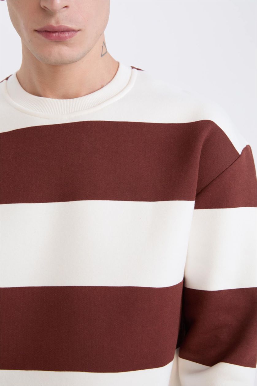 رجال بني سويت شيرت مخطط أوفر سايز بياخة مستديرة