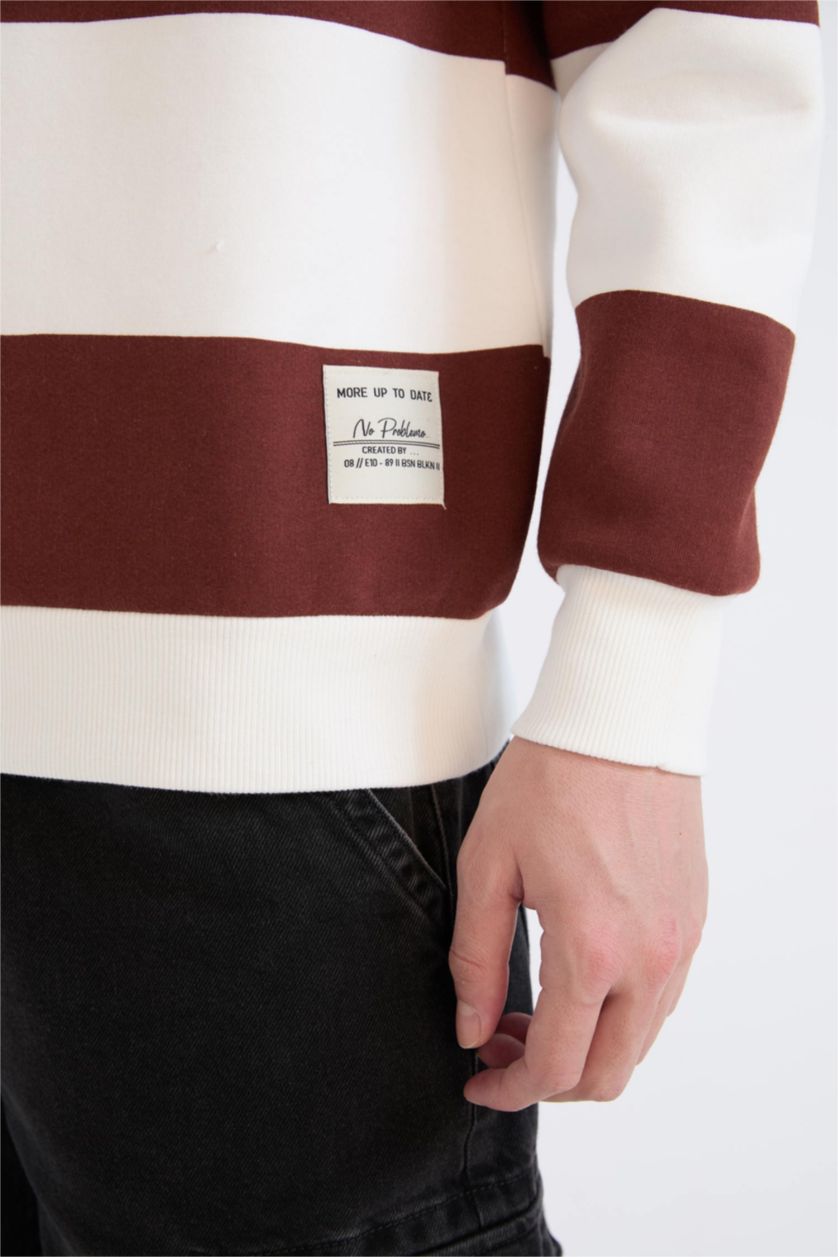 رجال بني سويت شيرت مخطط أوفر سايز بياخة مستديرة