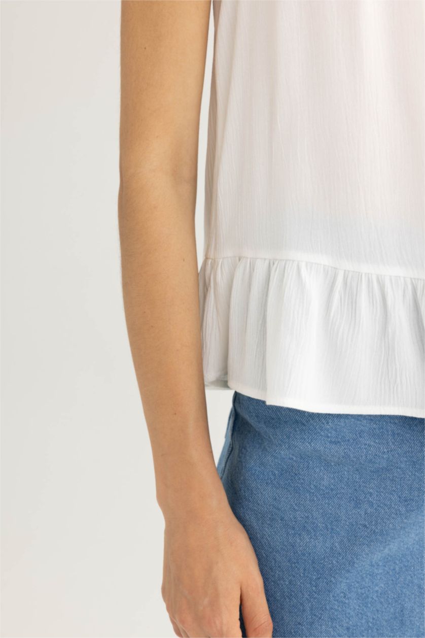 Kadın Kırık Beyaz Regular Fıt Krinkıl Viskon Kolsuz Bluz