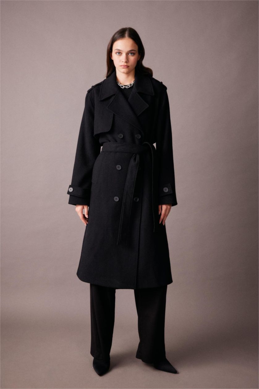 نساء أسود كوت جوخ قصة عادية