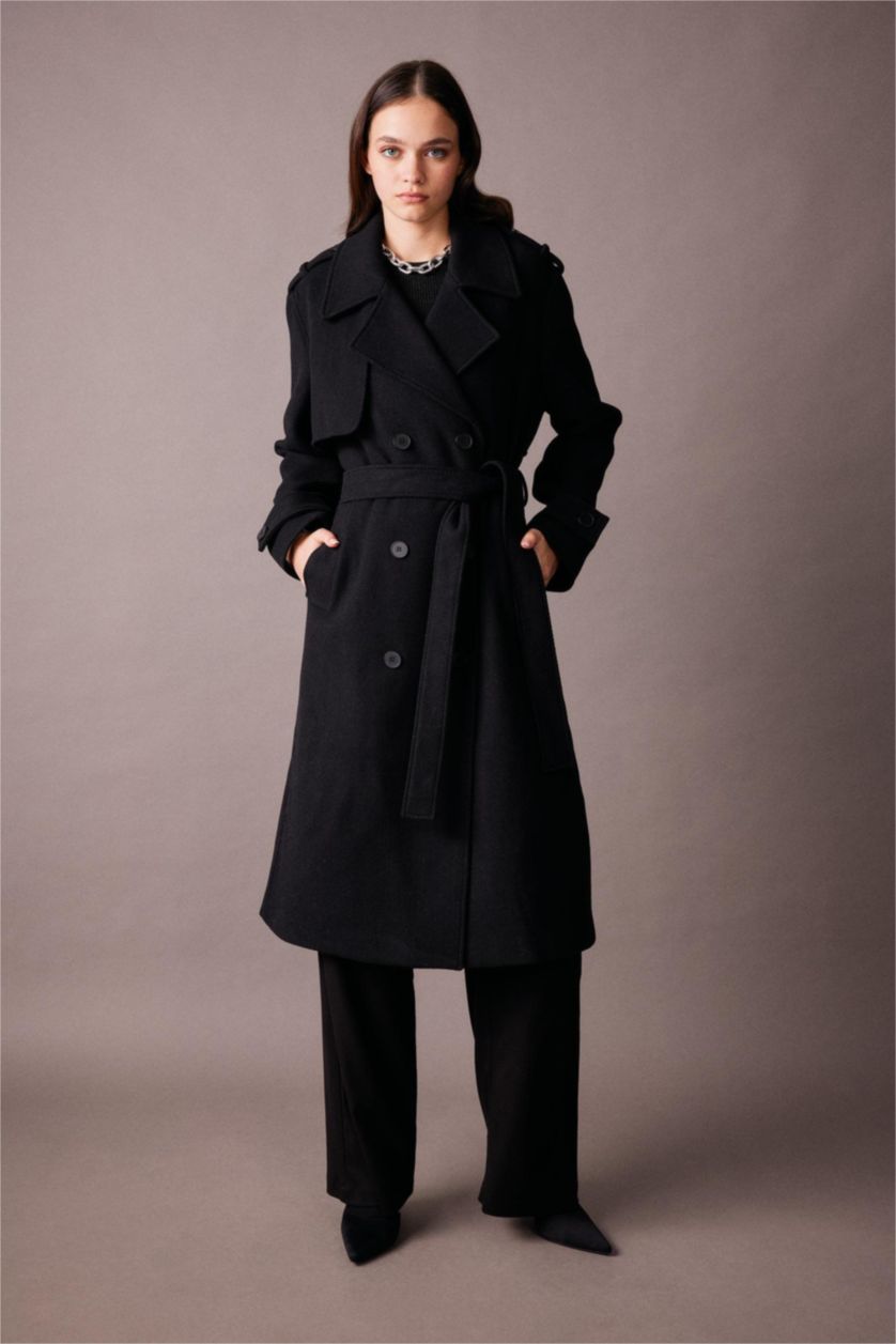 نساء أسود كوت جوخ قصة عادية