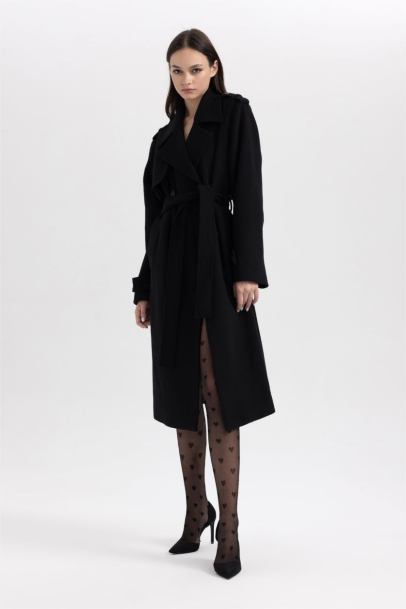 نساء أسود كوت جوخ قصة عادية