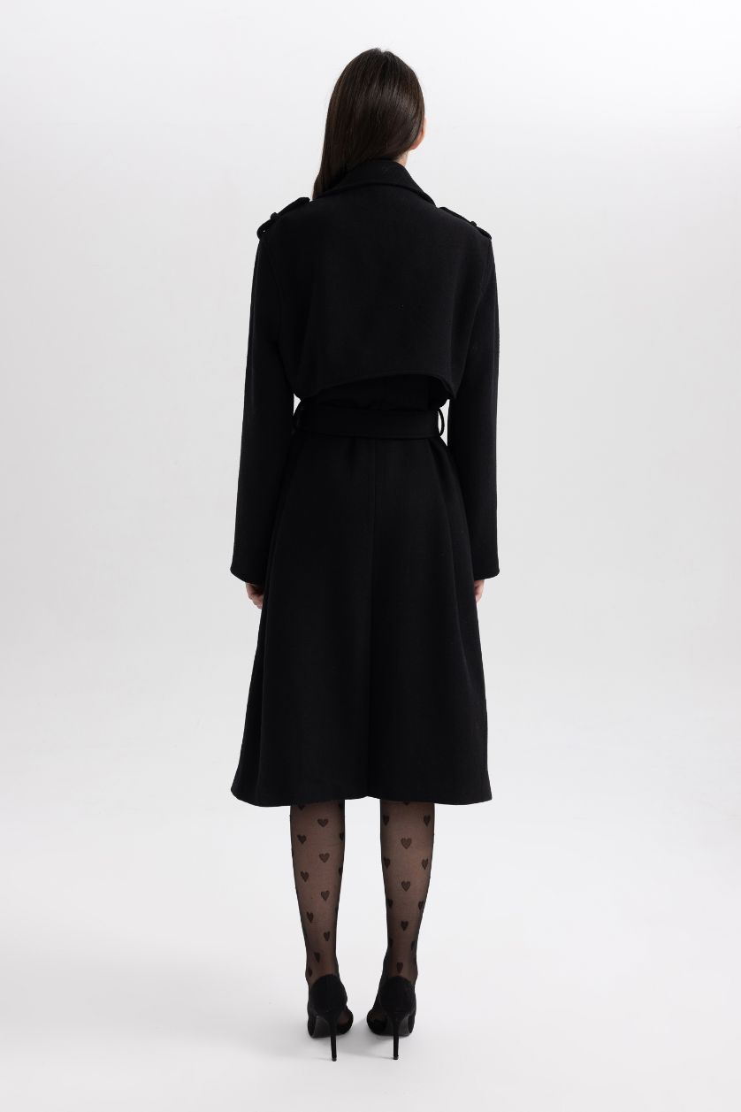 نساء أسود كوت جوخ قصة عادية