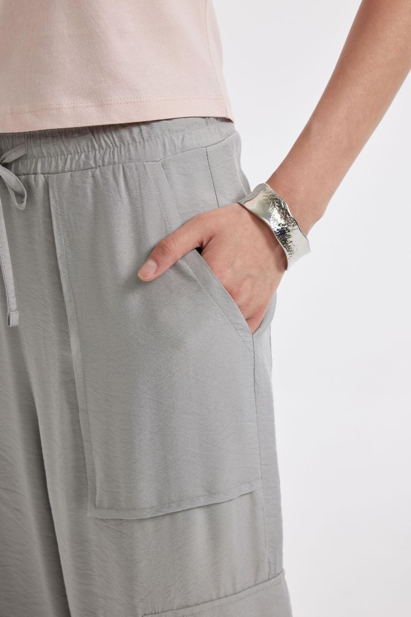 Woman Light Grey Wide Leg Pocket High Waist Long Length Trousers